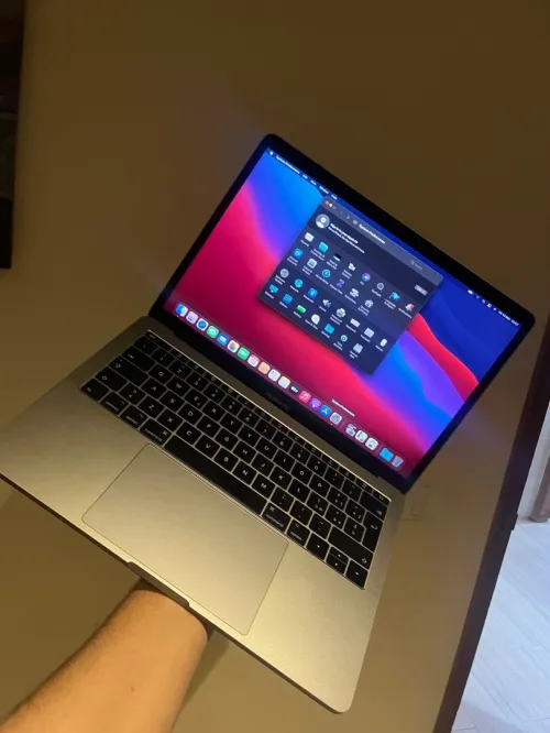 Macbooks pro 2017 1TB btre 83