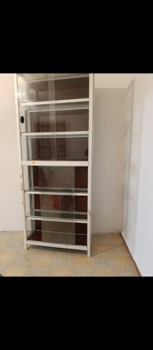 Étagère murale vitrine en aluminium