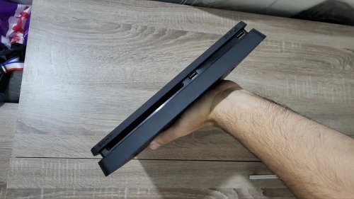 Ps4 flashé 500 gb 2 manette n9ia bwf habta caba