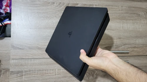 Ps4 flashé 500 gb 2 manette n9ia bwf habta caba