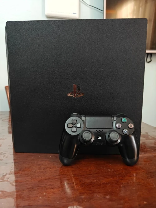 Ps4 pro 1 tb flaché avec manette originale plein de jeux