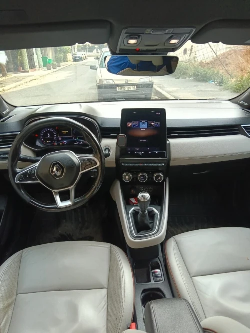 Renault CLIO 5 2022 initiale paris