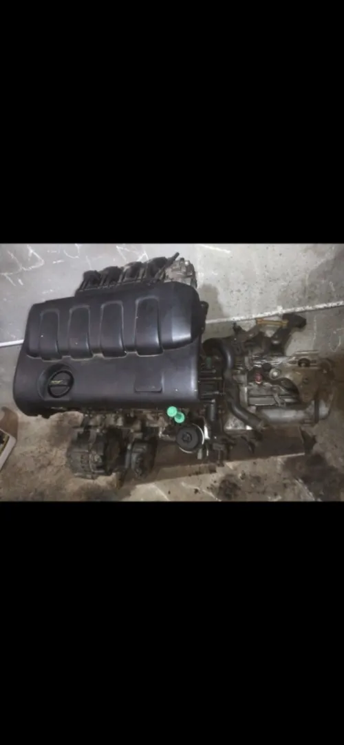 Moteur avec la boîte 1.4 16 valves 207