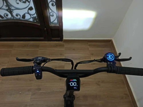 Vend en lot au revendeurs Vélo - trotinettes et fauteuil roulant