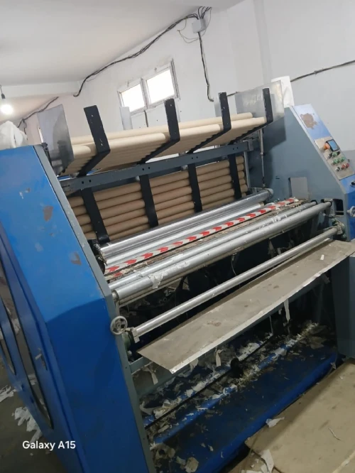 Machine de fabrication de papier hygiénique et essuie-tout