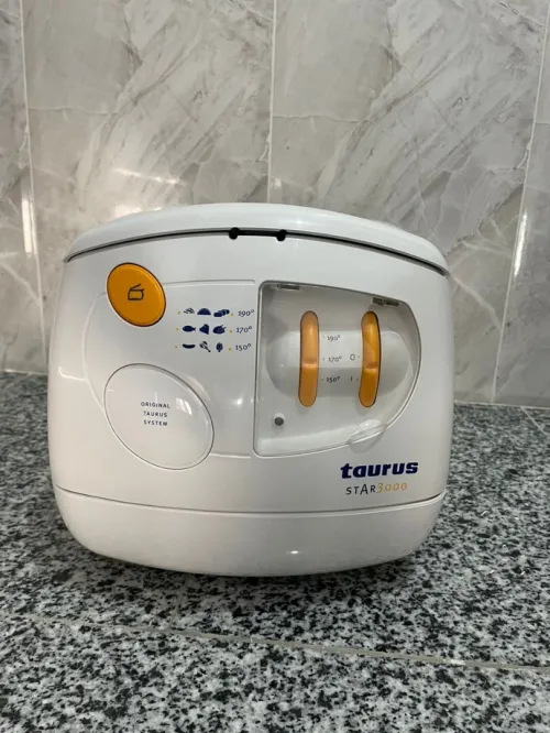 Friteuse a huile de la marque TAURUS 2100W