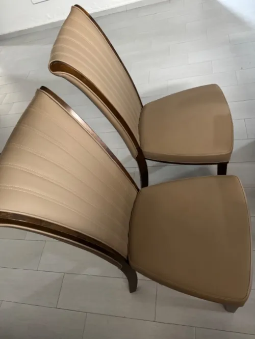 Table de cuisine avec 8 chaises