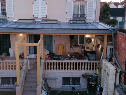 Construction maison bois .Charpente bois et couverture toiture 