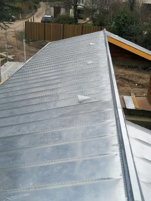 Construction maison bois .Charpente bois et couverture toiture 