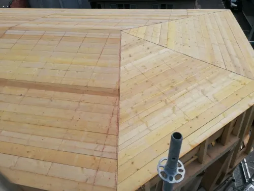 Construction maison bois .Charpente bois et couverture toiture 