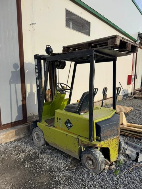 CLARK CLARK EM15S – 4 roues – 1,5 T 