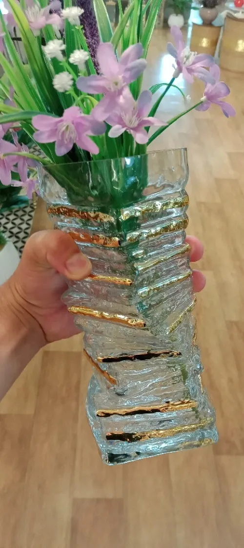 Vase en verre texturé doré 