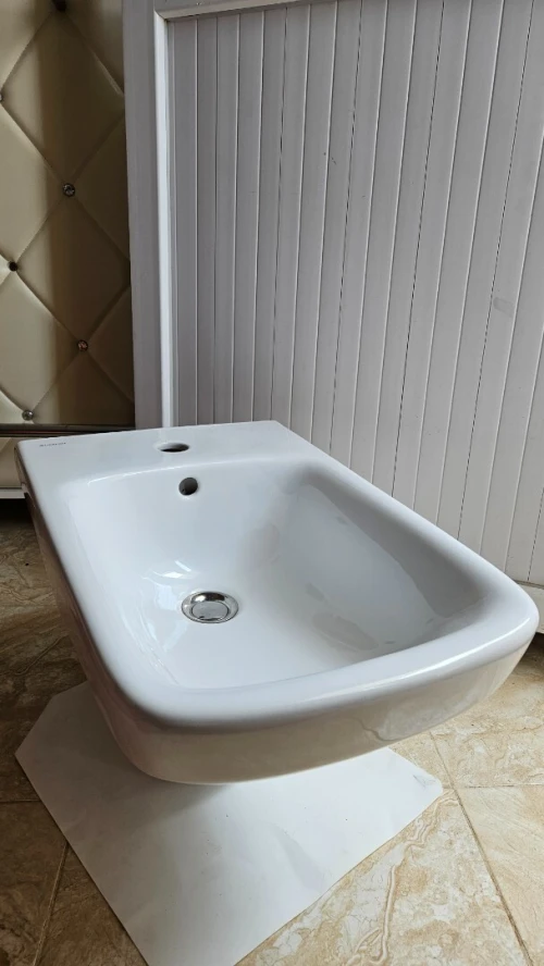 Bidet lave pied suspendu marque GEBERIT