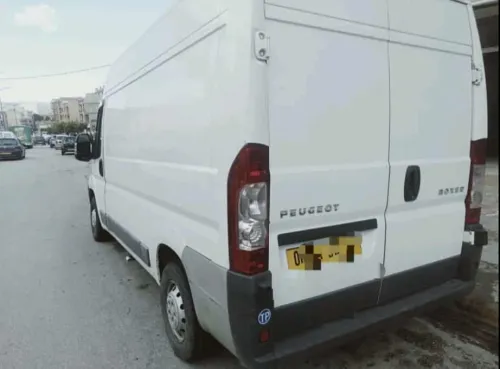 Peugeot. Boxer châssis moyen 2012