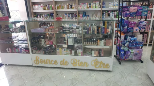 MEUBLE AMENAGEMENT POUR MAGASIN DE COSMETIQUE