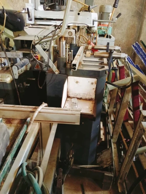 À vendre : Ligne industrielle complète pour menuiserie aluminium marque COMALL