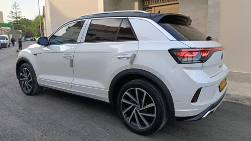 Volkswagen T-Roc 2025 R-Line + SONO ( BEATS )