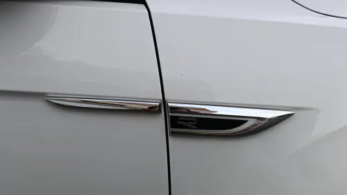 Volkswagen T-Roc 2025 R-Line + SONO ( BEATS )