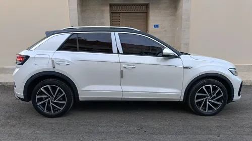 Volkswagen T-Roc 2025 R-Line + SONO ( BEATS )