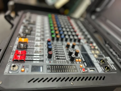Table de mixage amplifié MD-858
