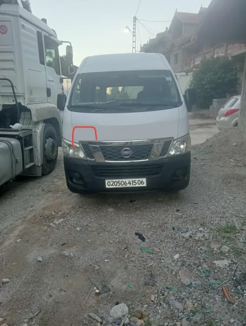 Nissan Urvan 2015