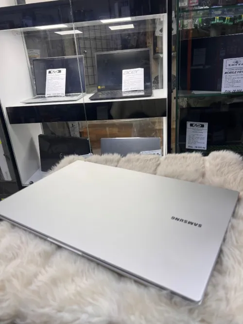 Samsung pc. I7 12ème