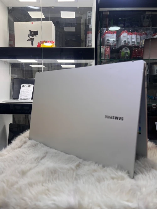 Samsung pc. I7 12ème