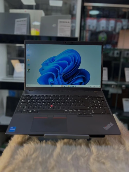 Lenohinkpad L15 Gen 4 core i3 13 gen 8 ram 256 ssd etat 10/10 comme neuf