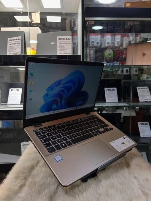 Asus vivobook 14 i3 6 Gen 8 gb ram 128 ssd + 128 ssd + 1 tb hdd etat 10/10