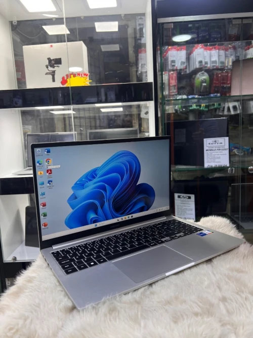 Samsung pc. I7 12ème