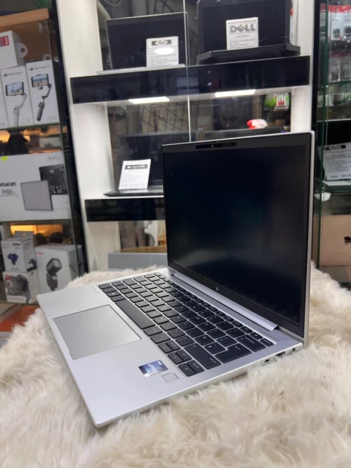 Hp elite book 830 G11 i7 13 eme 32 /1000s