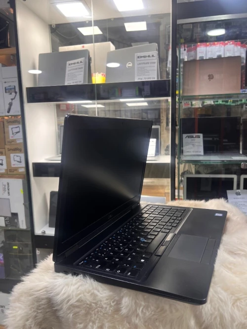 Dell 5590