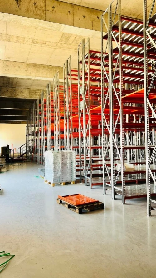 Aménagement de magasins, rayonnage et solutions de stockage sur mesure 