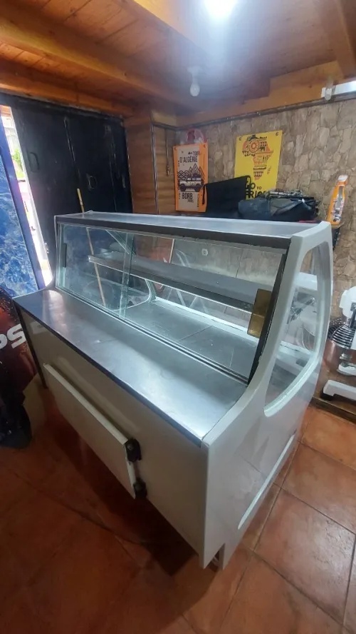 présentoir frigo 1m 20 et batteur comaf 15 L 220 v 