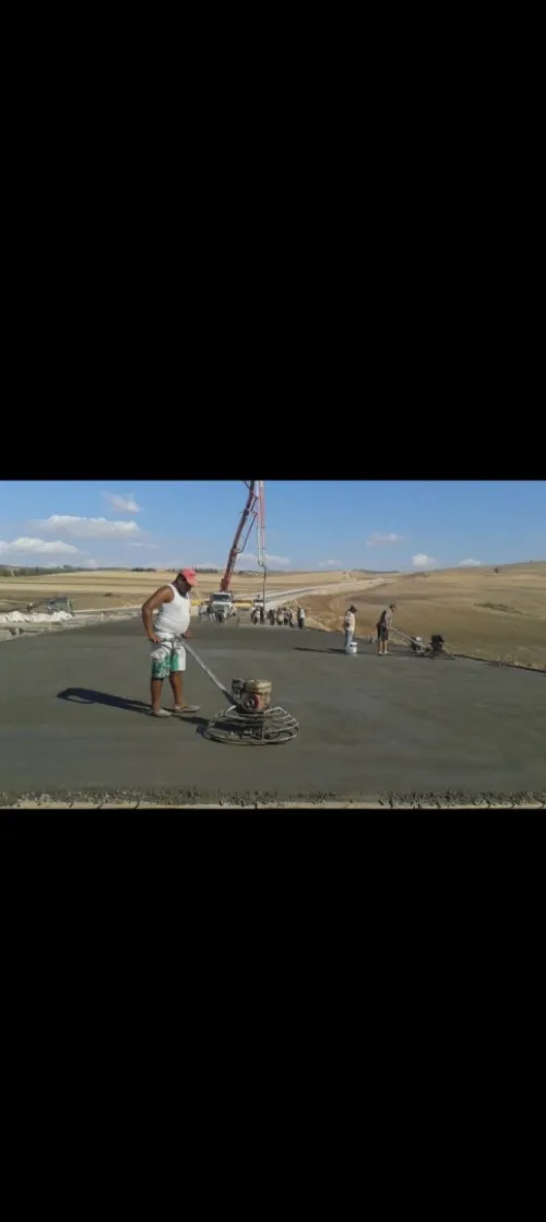 Travaux de Bâtiment . Ponçage Béton Armé et  Tallochage Pour Hélicoptère Dallage  Lissage de sol