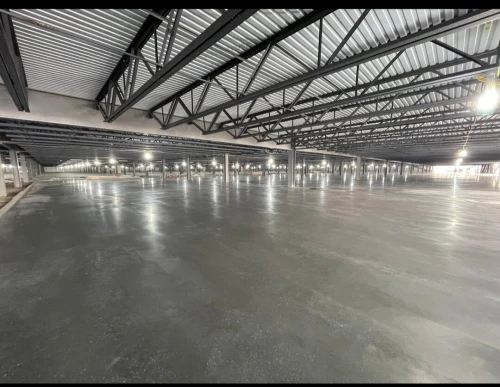Réalisation d' une coulage de la Béton Dallage industriel Tallouchage mécanique pour Hélicoptère