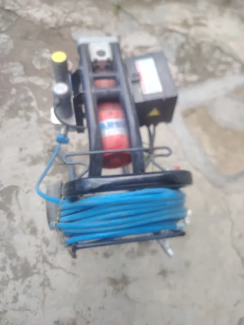 Machine (Pistolet à peinture Airless LARIUS Zeus avec chariot)
