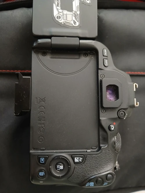 Canon EOS 200D