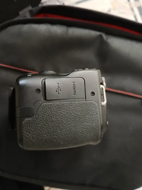 Canon EOS 200D