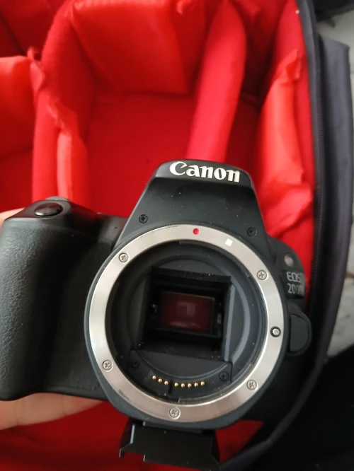 Canon EOS 200D