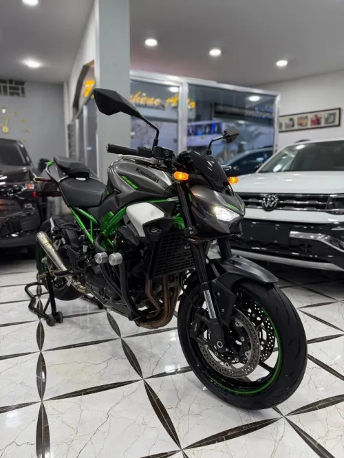 Kawazaki Z900 