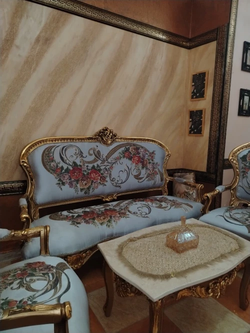 Royal Salon