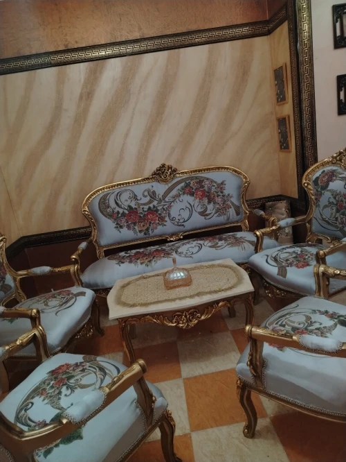 Royal Salon