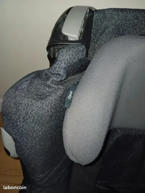 siege auto de la marque bébé confort , modèle OPAL.