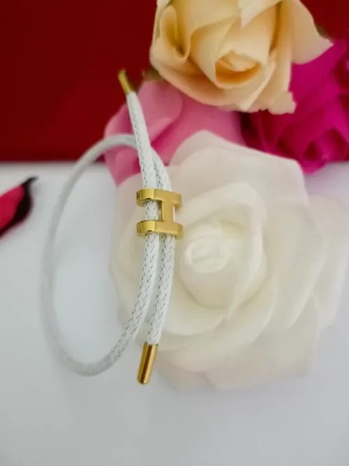 Des accessoires en plaqué et acier inoxydable 