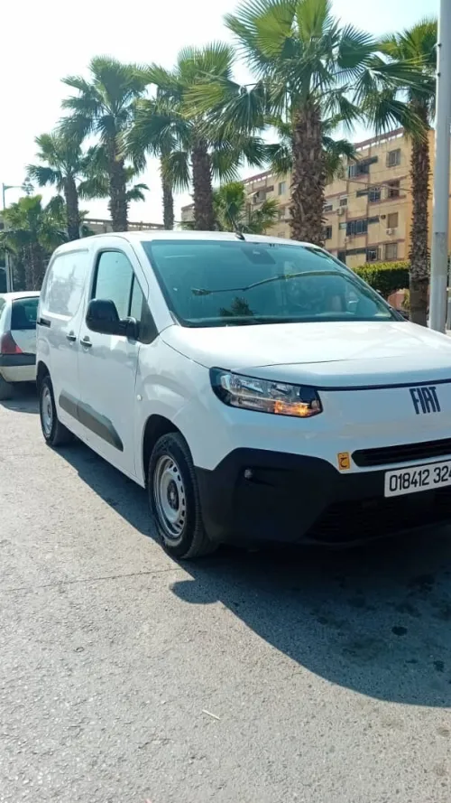 Fiat Doblo 2024 03 places
