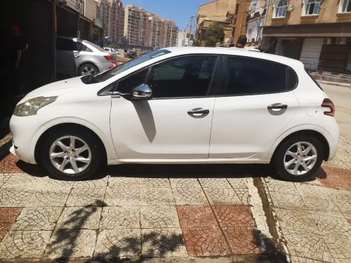 Peugeot 208 2015 Silver Line