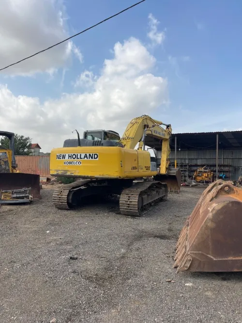 New Holland E305B 2015