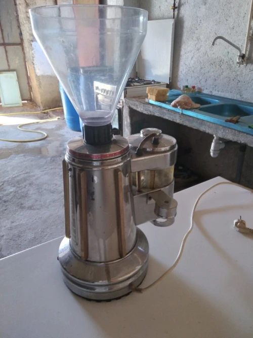 Grand moulin à café professionnel 