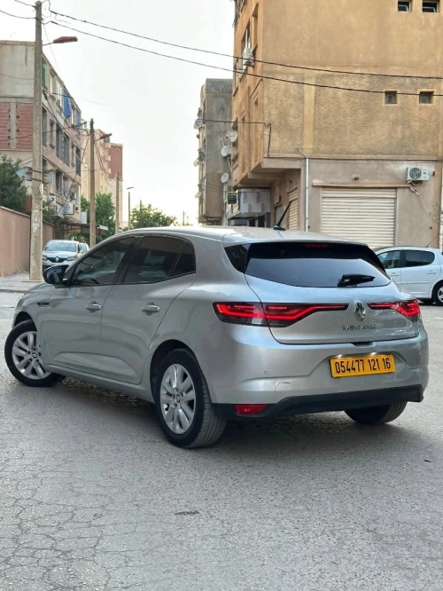 Renault Megane 4  2021 Itens
